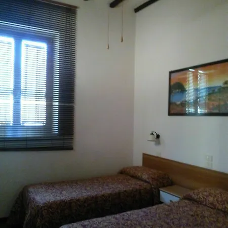 Lea Hotel *